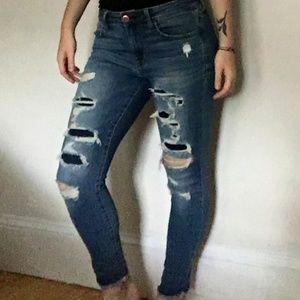 American Eagle Hi-Rise Ripped Jeans Size 4 Short